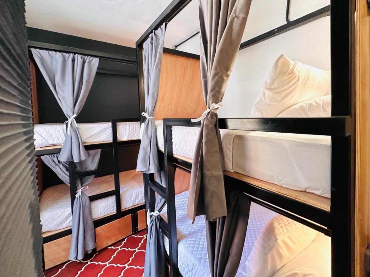 Hostal Amaya Guatemala City ภายนอก รูปภาพ